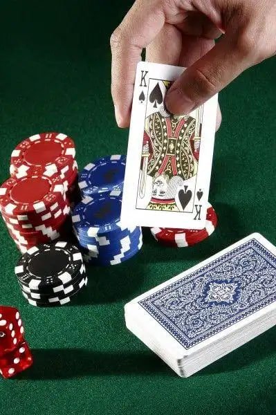 Layar dashboard multi-permainan dengan opsi Liga 1, slot, dan Live Dealer